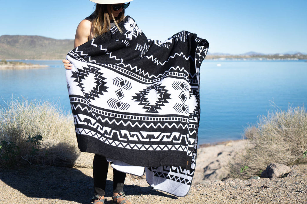 Andean Alpaca Wool Blanket - Black & White