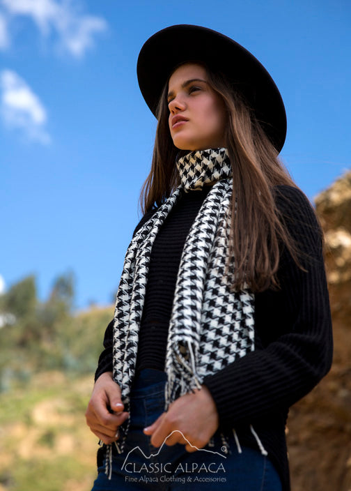 Brushed Woven Houndstooth Scarf